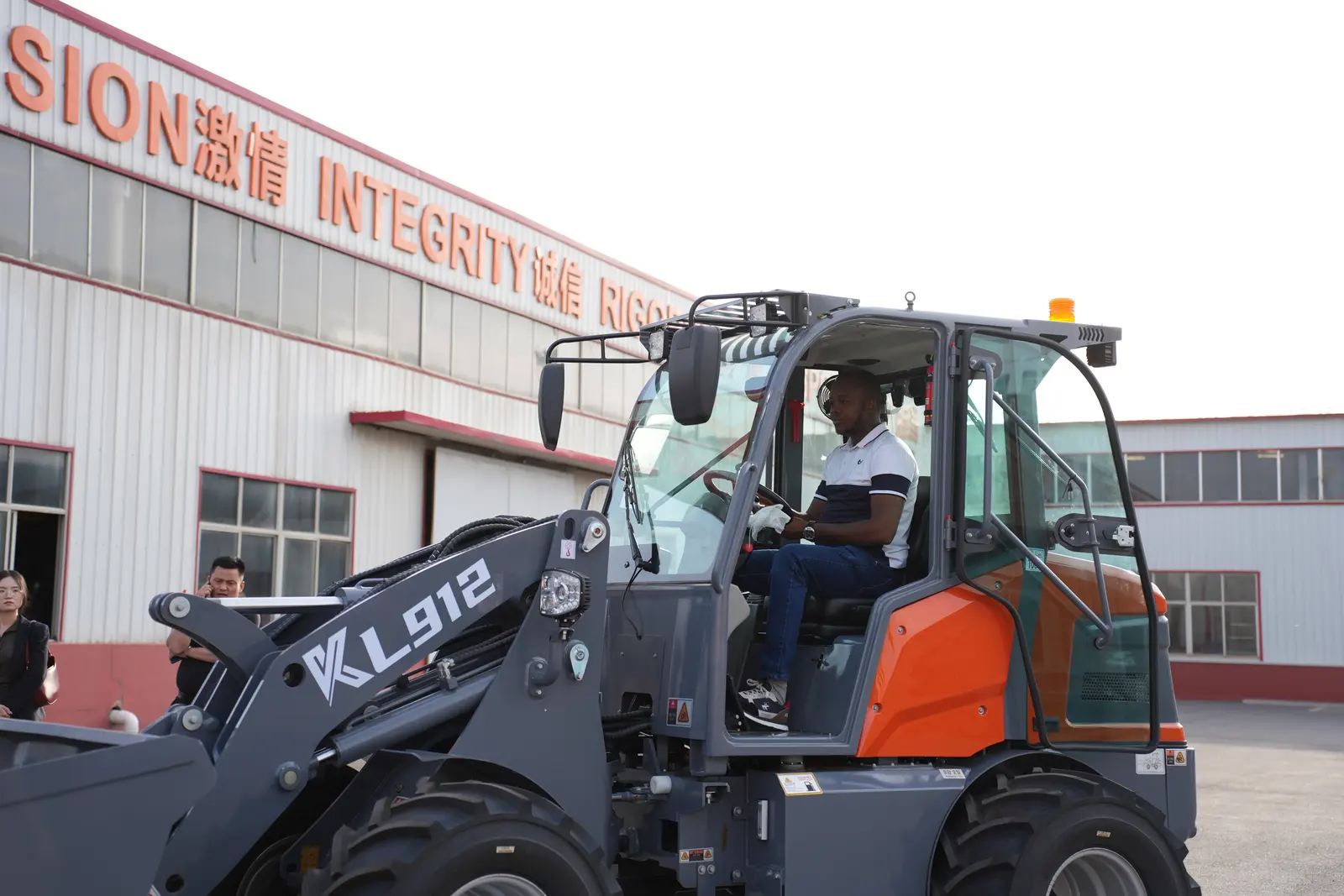 German Clients Visit KLIONCE Factory for Inspection & Exchan